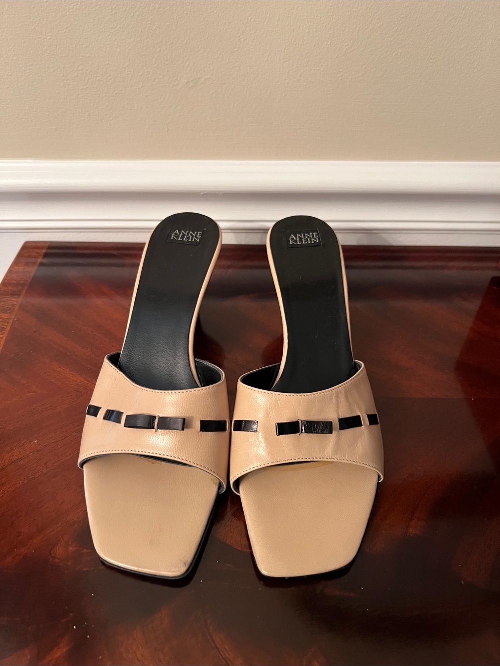 Anne Klein Beige Slide Mules with Black Accents 8.5M NEW with Tags!